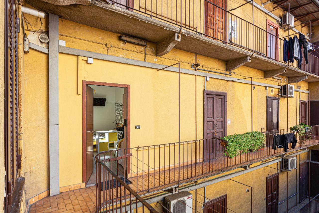 A Yellow Touch - Modern Studio In Isola Milano Exterior foto